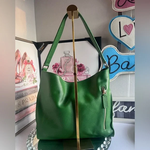 Tote Le Monde Florence Green Pebble
Leather Shoulder Bag ($595 Retail) - Picture 14 of 15